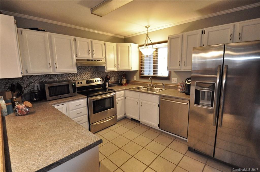 8 Jeffrey Lane - Photo 5
