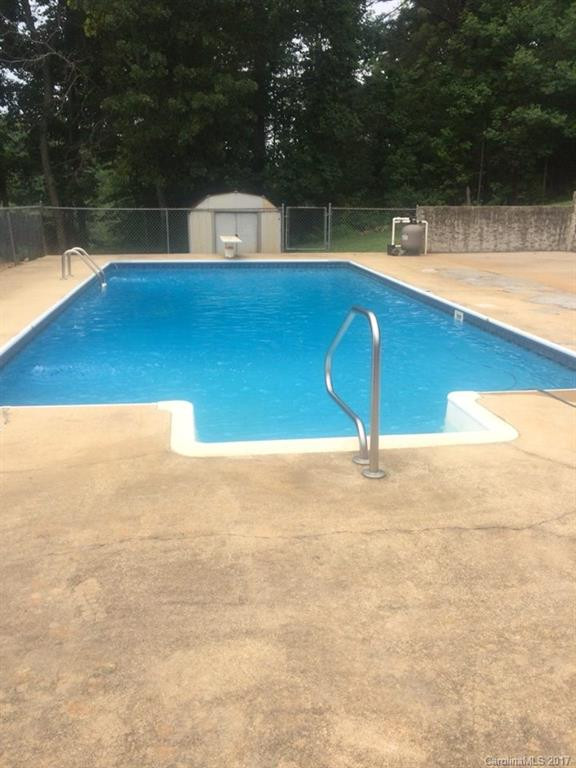 1005 Veterans Drive - Photo 2