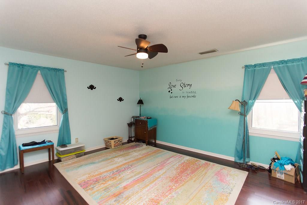 1005 Veterans Drive - Photo 13
