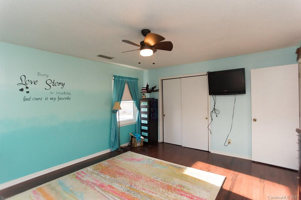 1005 Veterans Drive - Photo 14