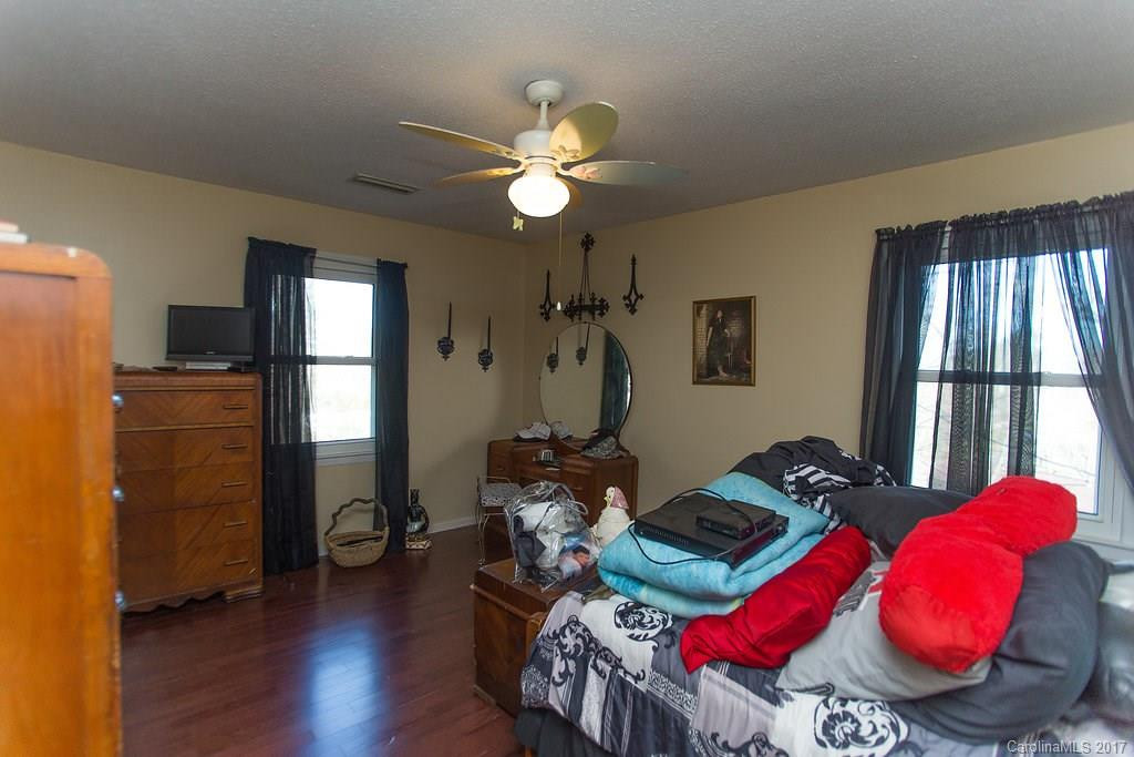 1005 Veterans Drive - Photo 15