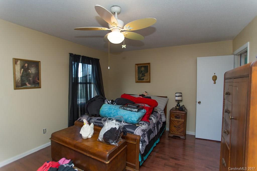 1005 Veterans Drive - Photo 16