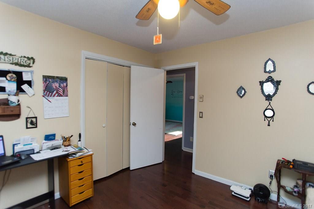 1005 Veterans Drive - Photo 18
