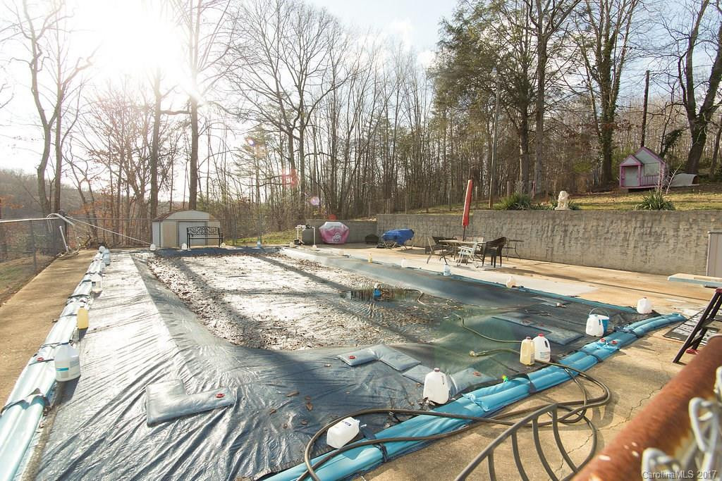 1005 Veterans Drive - Photo 3
