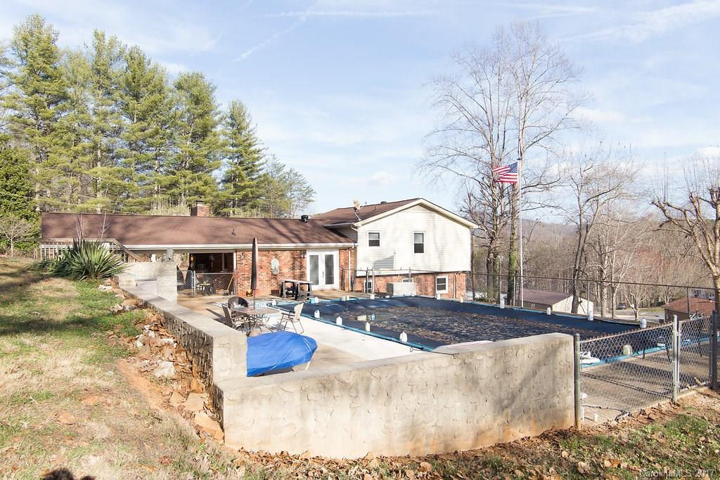 1005 Veterans Drive - Photo 4