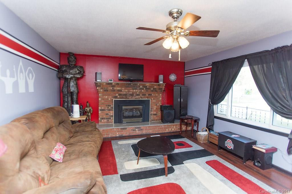 1005 Veterans Drive - Photo 5