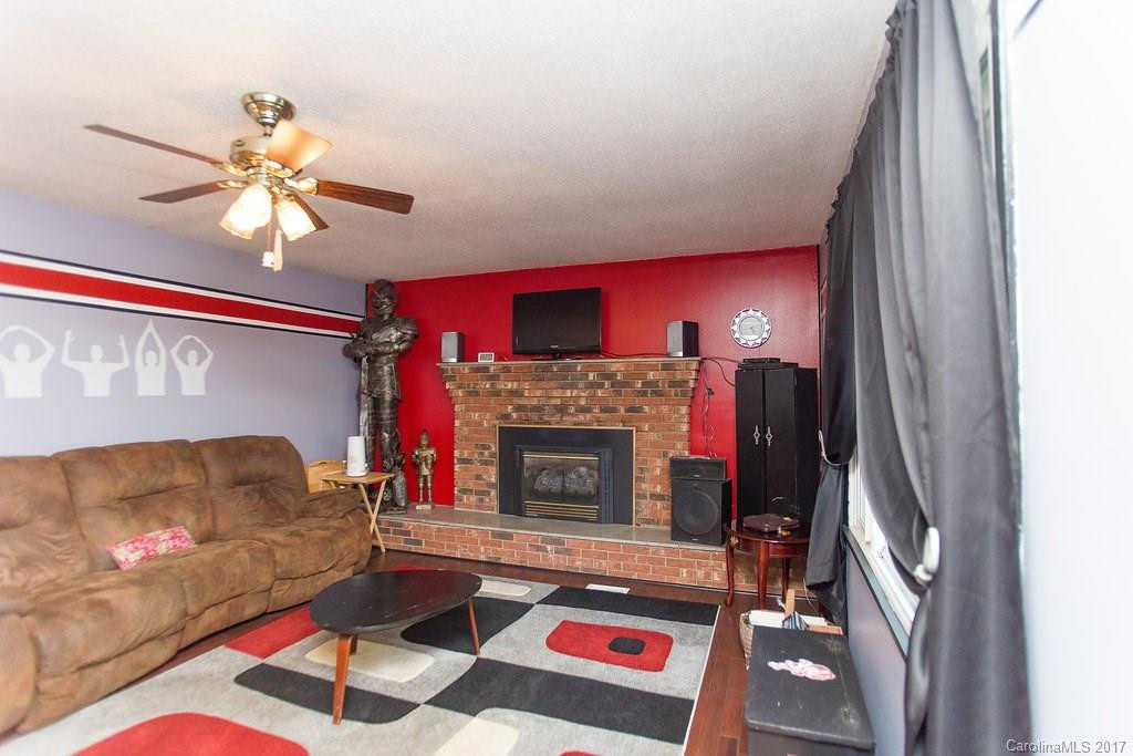 1005 Veterans Drive - Photo 6