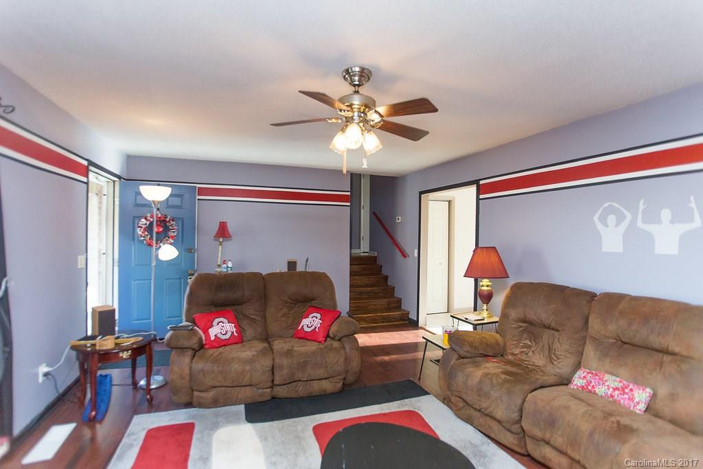 1005 Veterans Drive - Photo 7