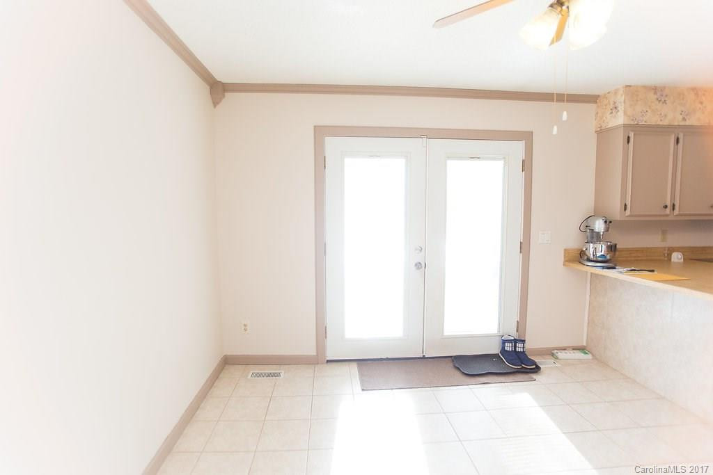 1005 Veterans Drive - Photo 9
