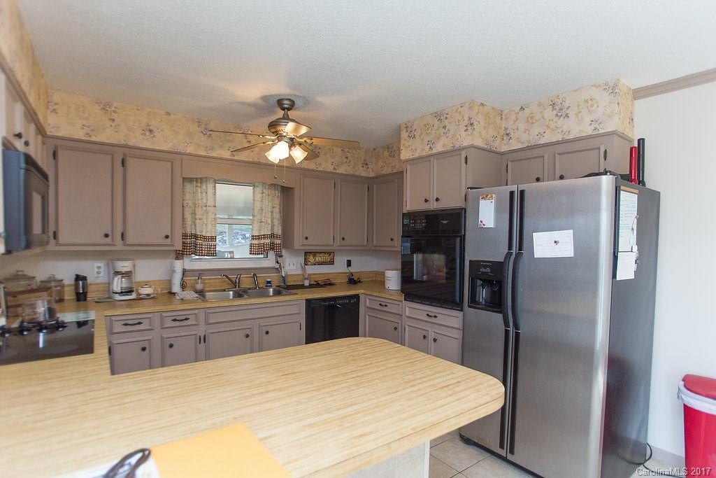 1005 Veterans Drive - Photo 10