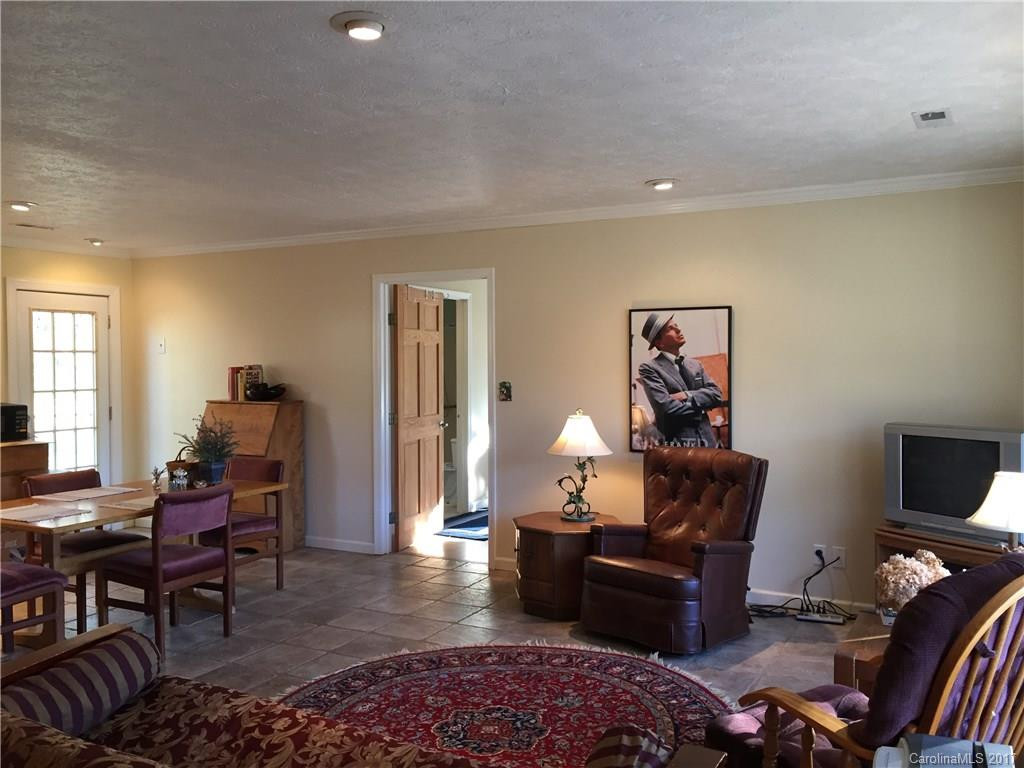 137 Gosnell Road - Photo 2