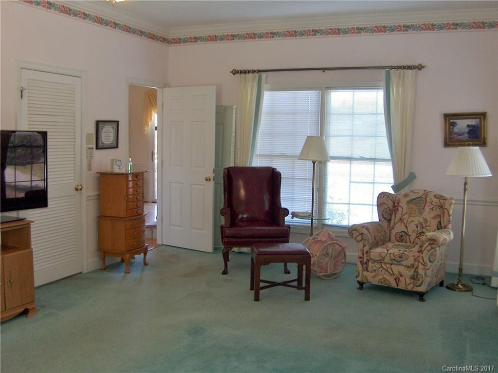 48 Falling Spring Road - Photo 13