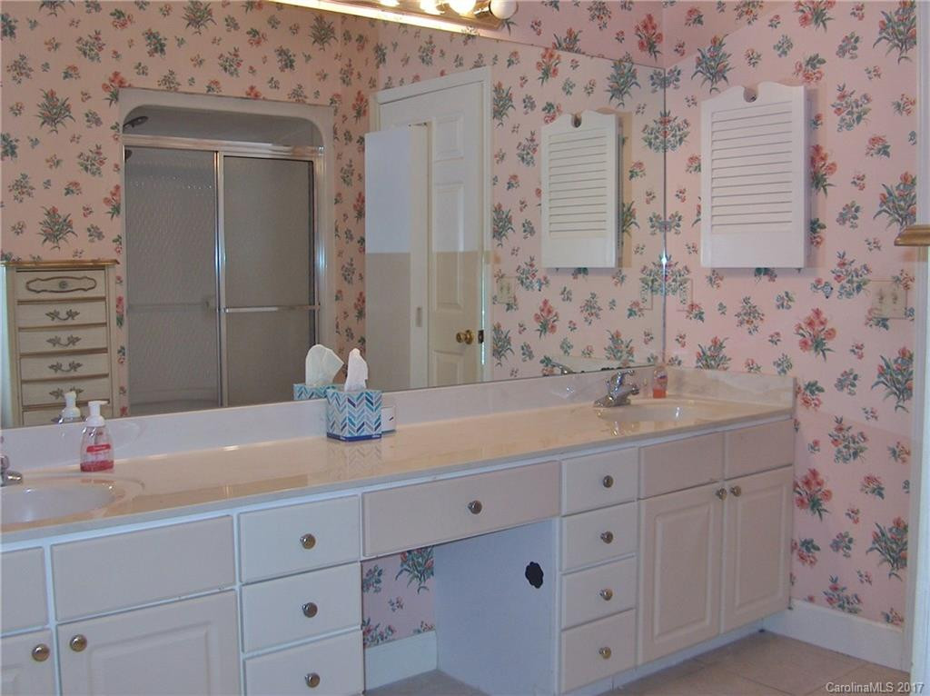 48 Falling Spring Road - Photo 14
