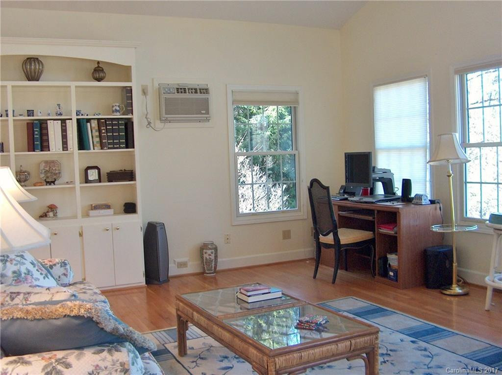 48 Falling Spring Road - Photo 16