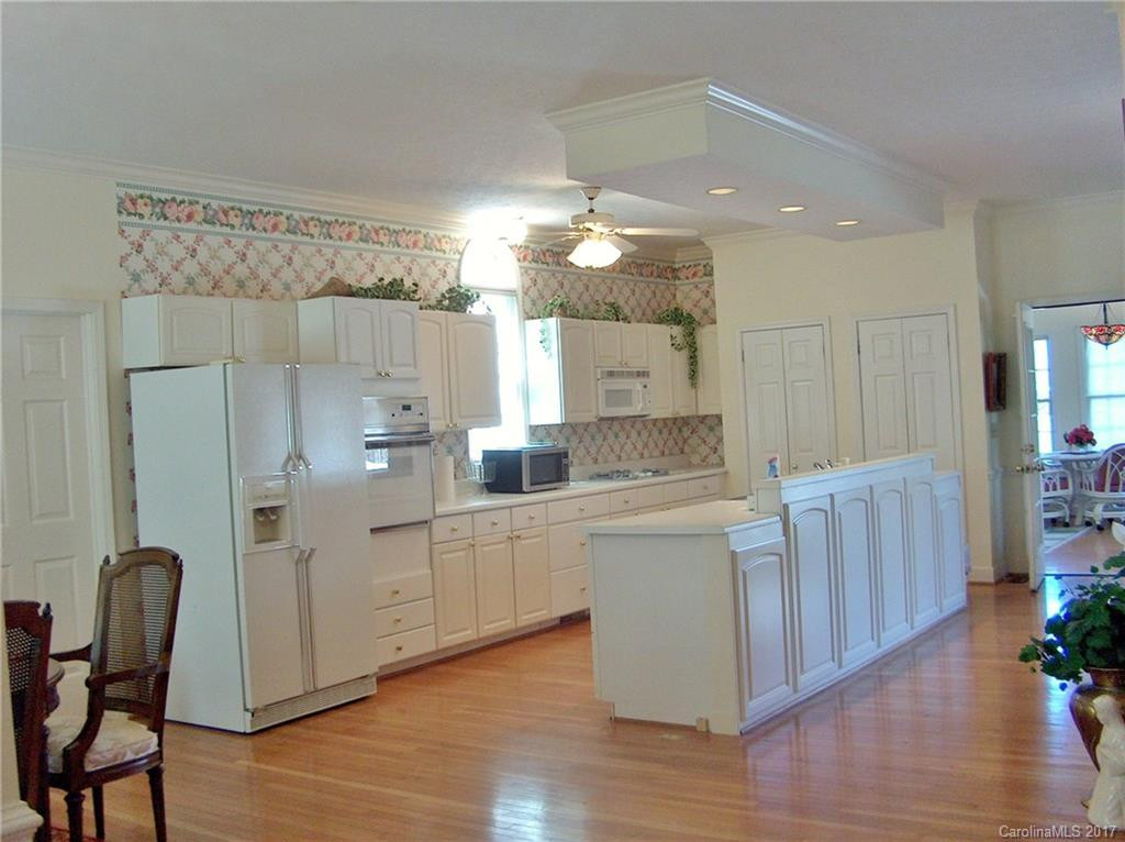 48 Falling Spring Road - Photo 8