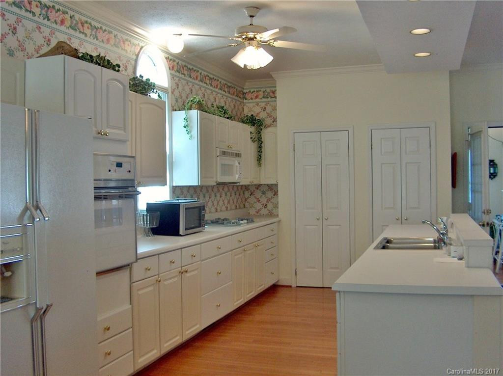 48 Falling Spring Road - Photo 9