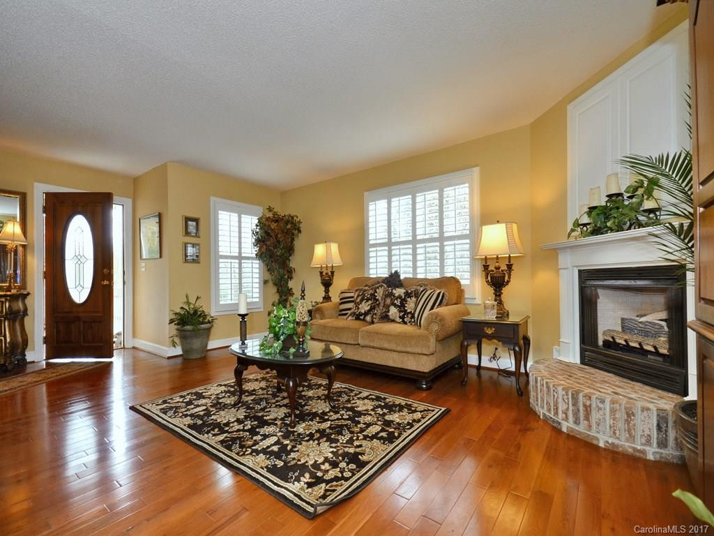 11 Hampton Lane #all 25,part 26 - Photo 4