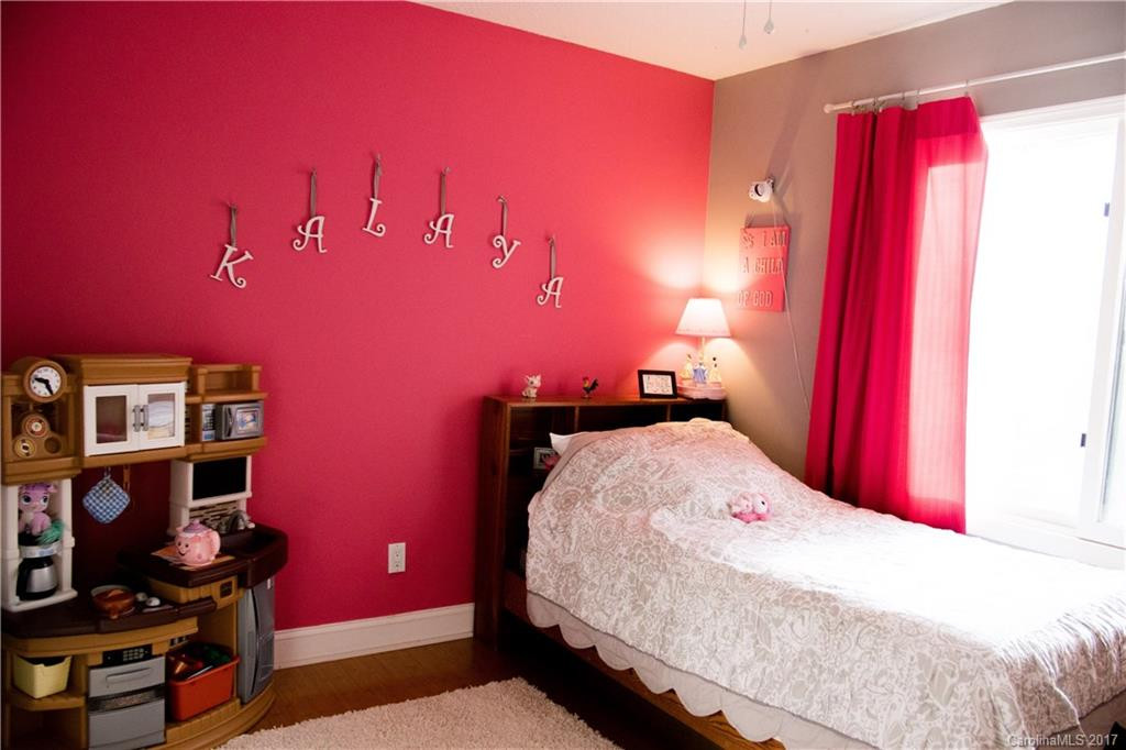 122 Scarlet Drive - Photo 10