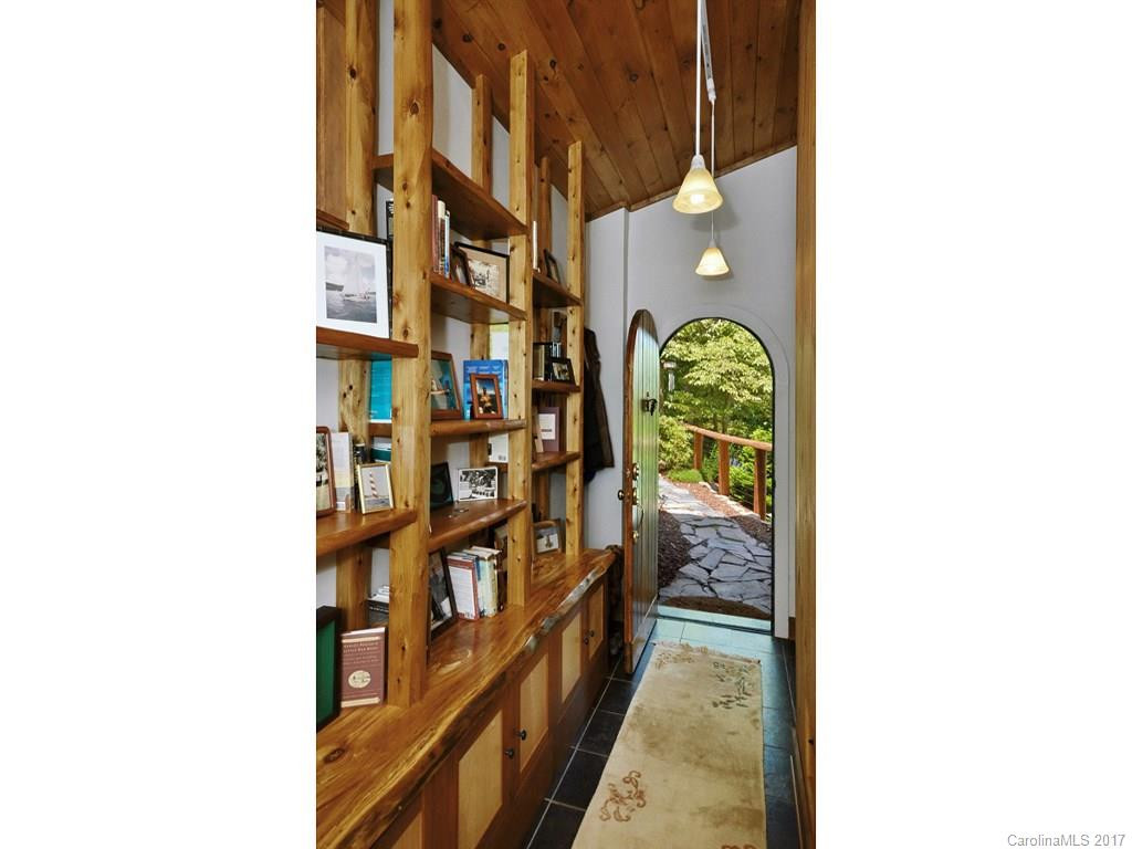 18 Hummingbird Hill - Photo 2
