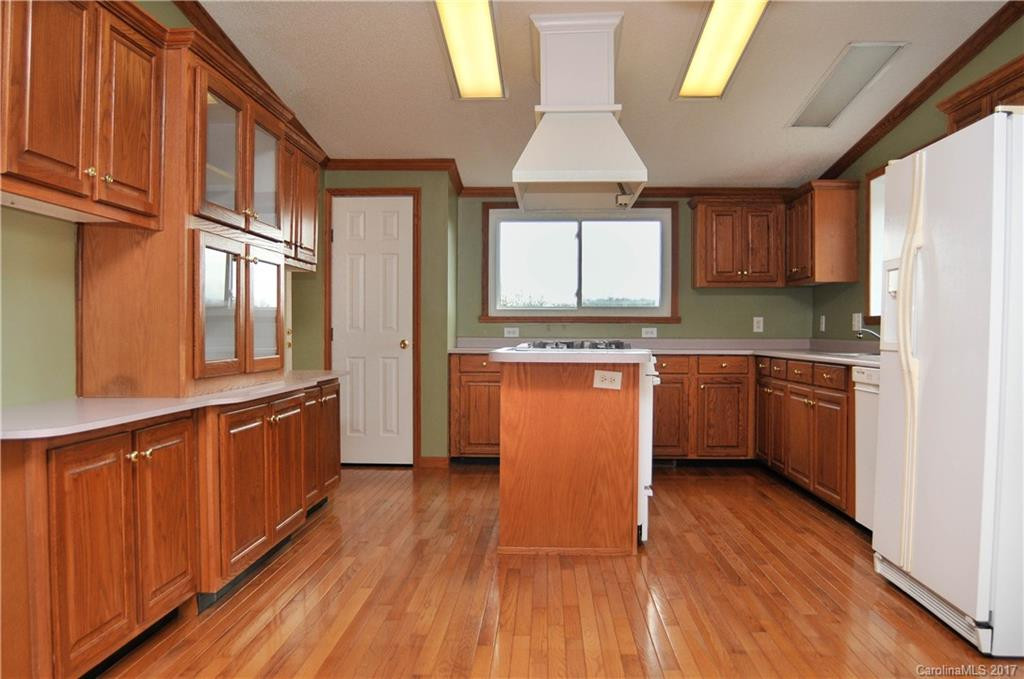 408 Betty's Lane - Photo 7