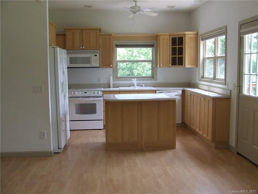 230 Leisure Lane - Photo 4