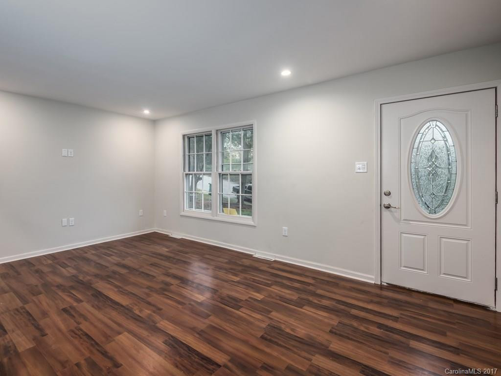 52 Fieldcrest Road - Photo 3