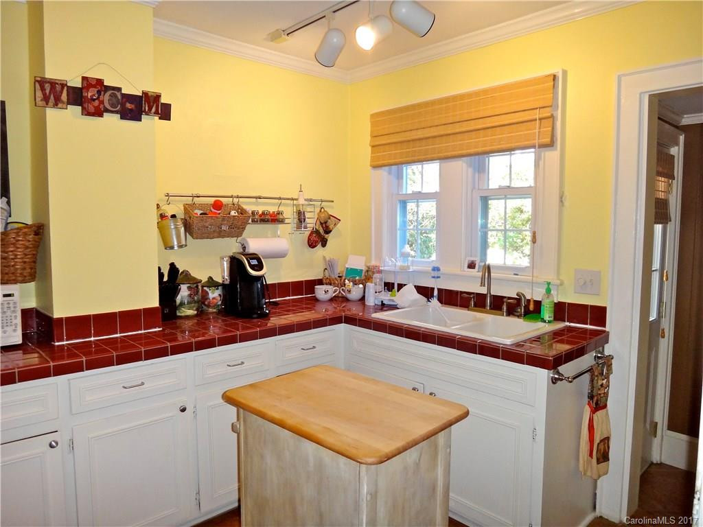 271 Brook Street - Photo 3