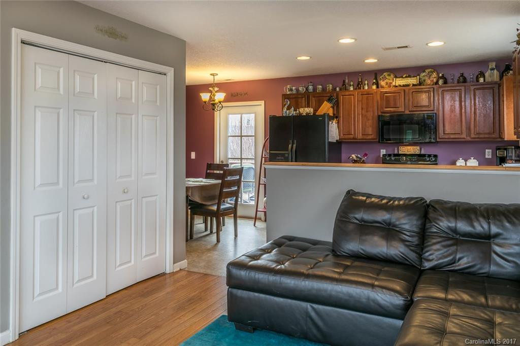 137 Grove Hills Drive #11R - Photo 5