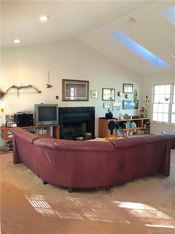 2670 Laurel Pointe Drive - Photo 2