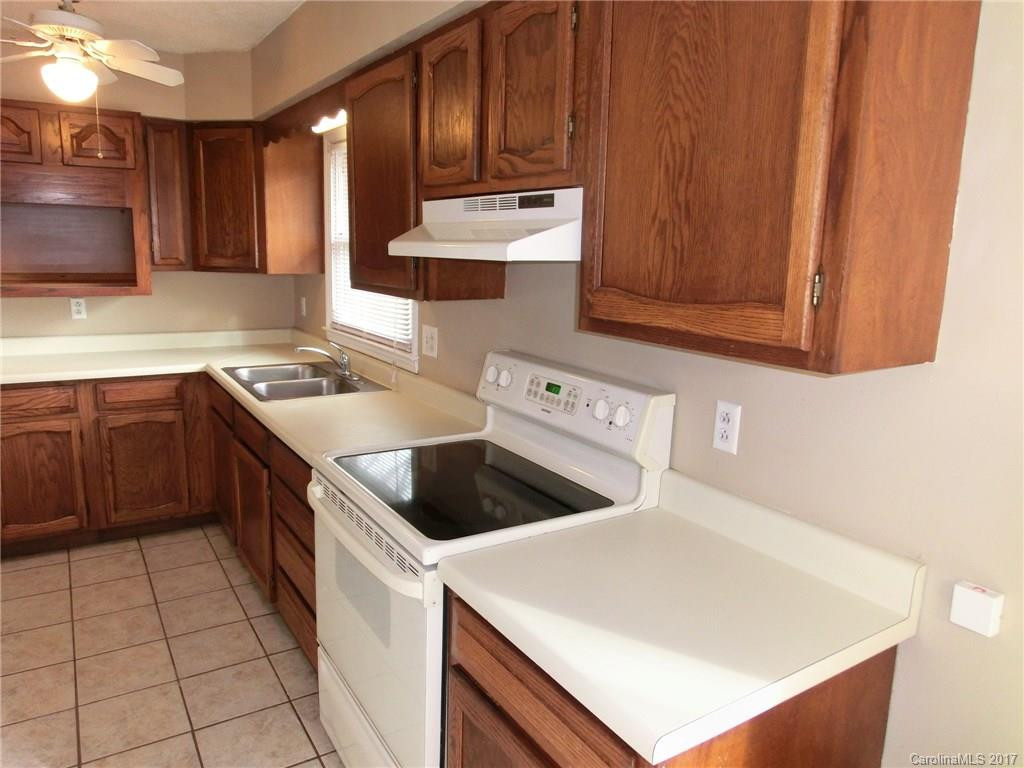 211 Yellowstone Drive - Photo 2