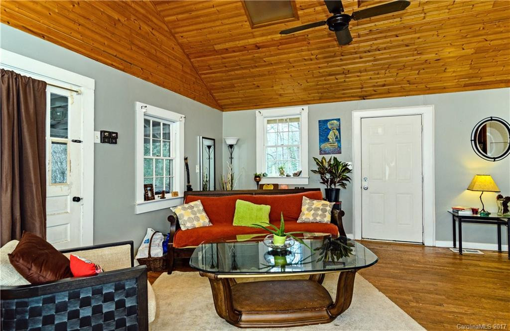 2364 Memorial Highway - Photo 4