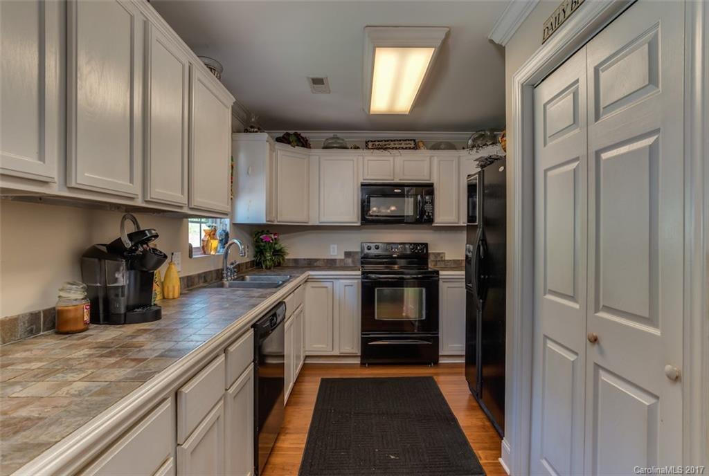 120 Flynn Road - Photo 8