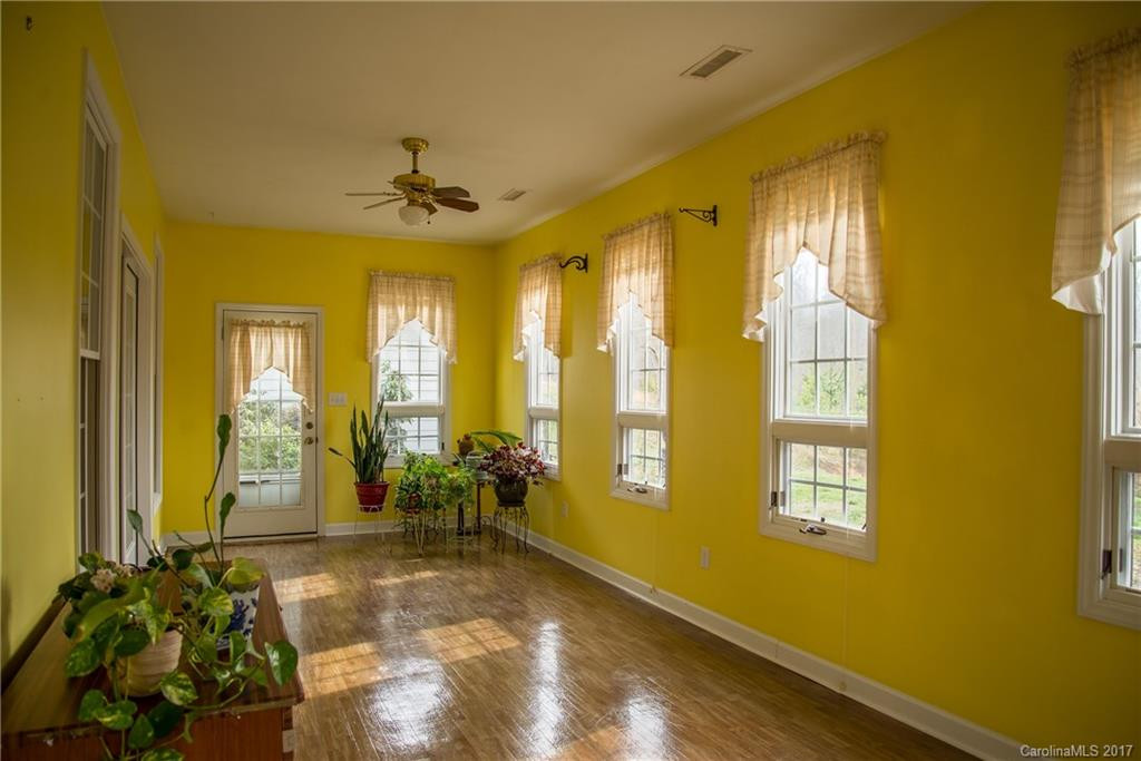290 Linsay Lane - Photo 19