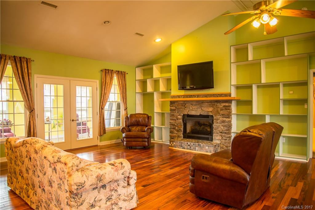 290 Linsay Lane - Photo 5