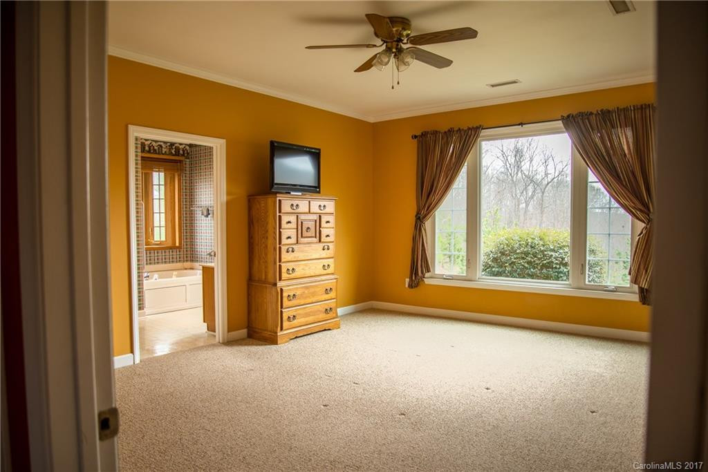 290 Linsay Lane - Photo 10