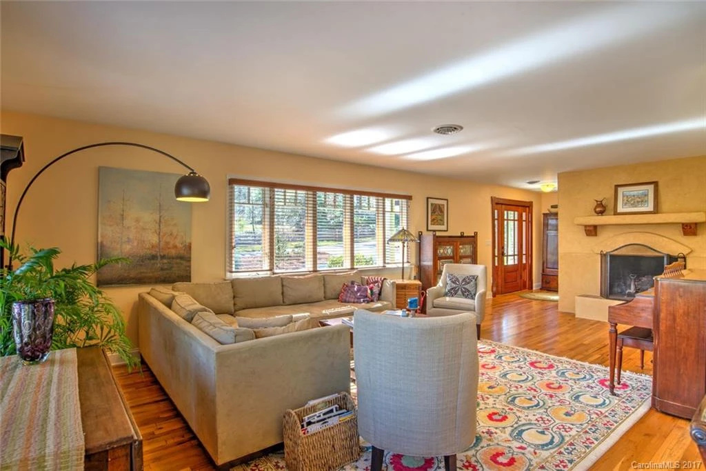 355 Lakeshore Drive - Photo 5
