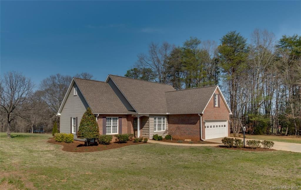 237 Valleyview Drive - Photo 2