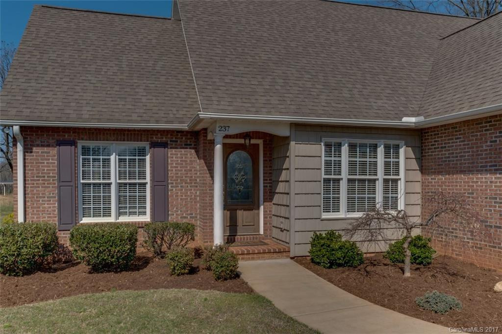 237 Valleyview Drive - Photo 3