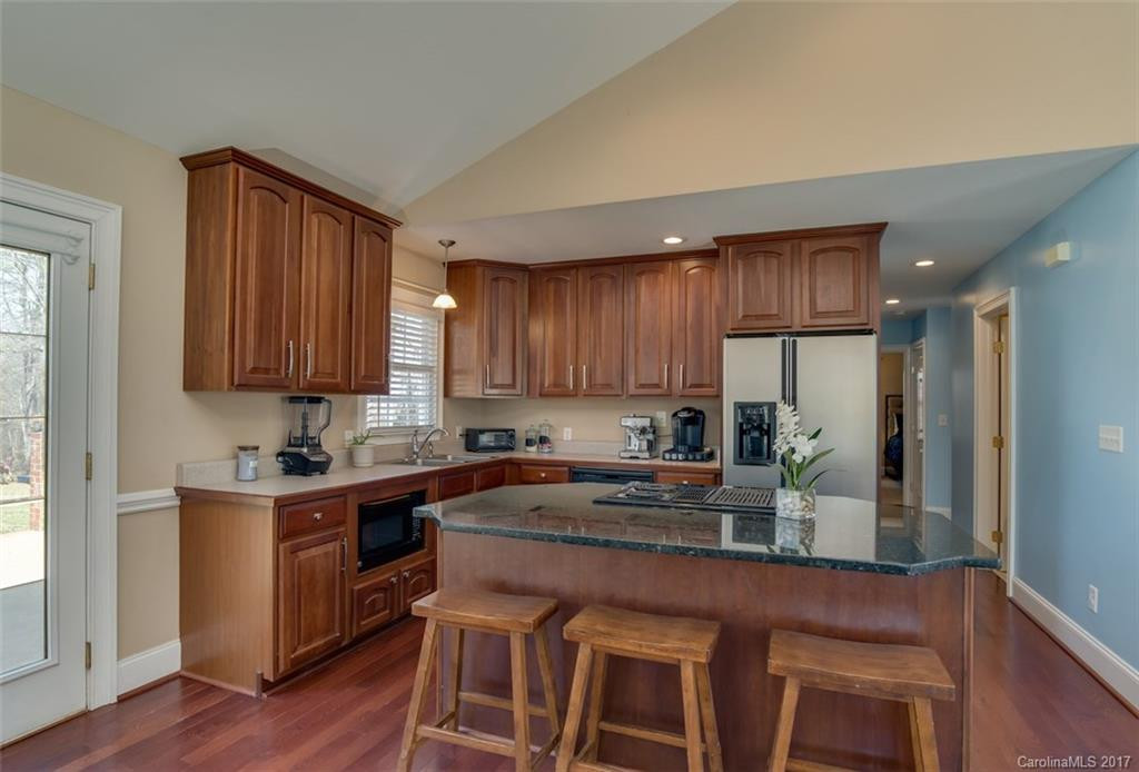 237 Valleyview Drive - Photo 6