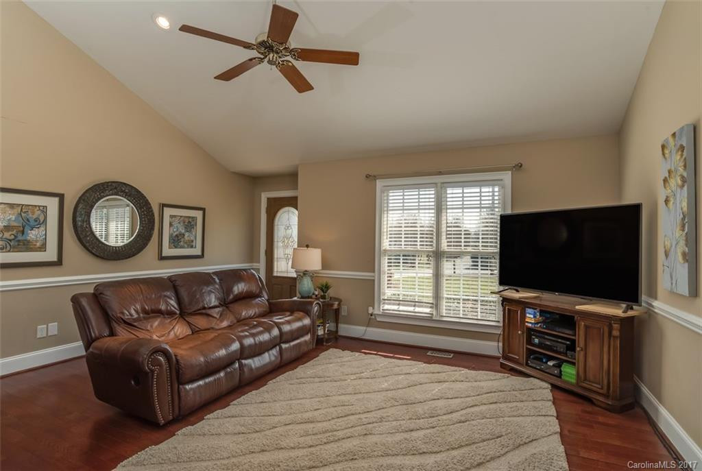 237 Valleyview Drive - Photo 7