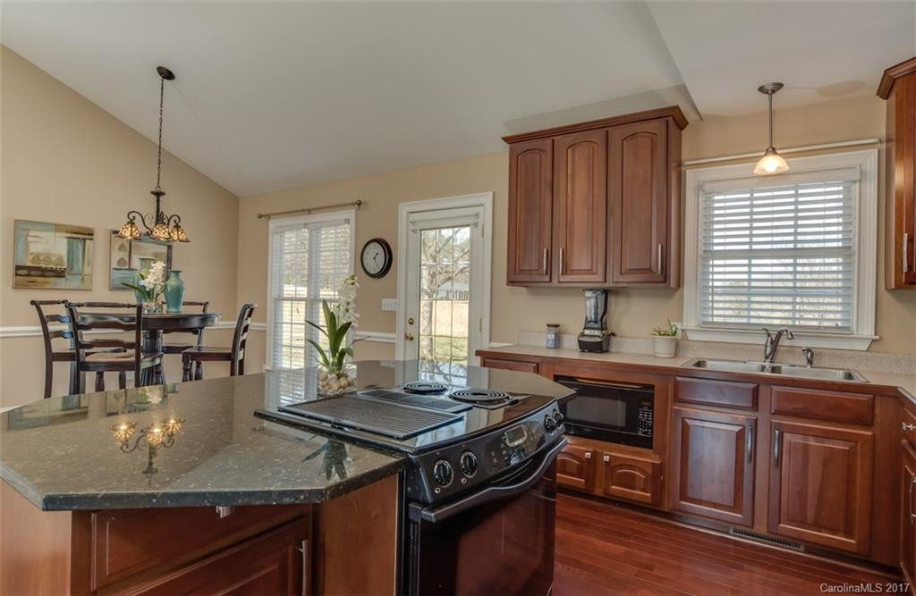 237 Valleyview Drive - Photo 8
