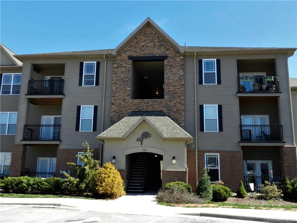 176 Brickton Village Circle #306