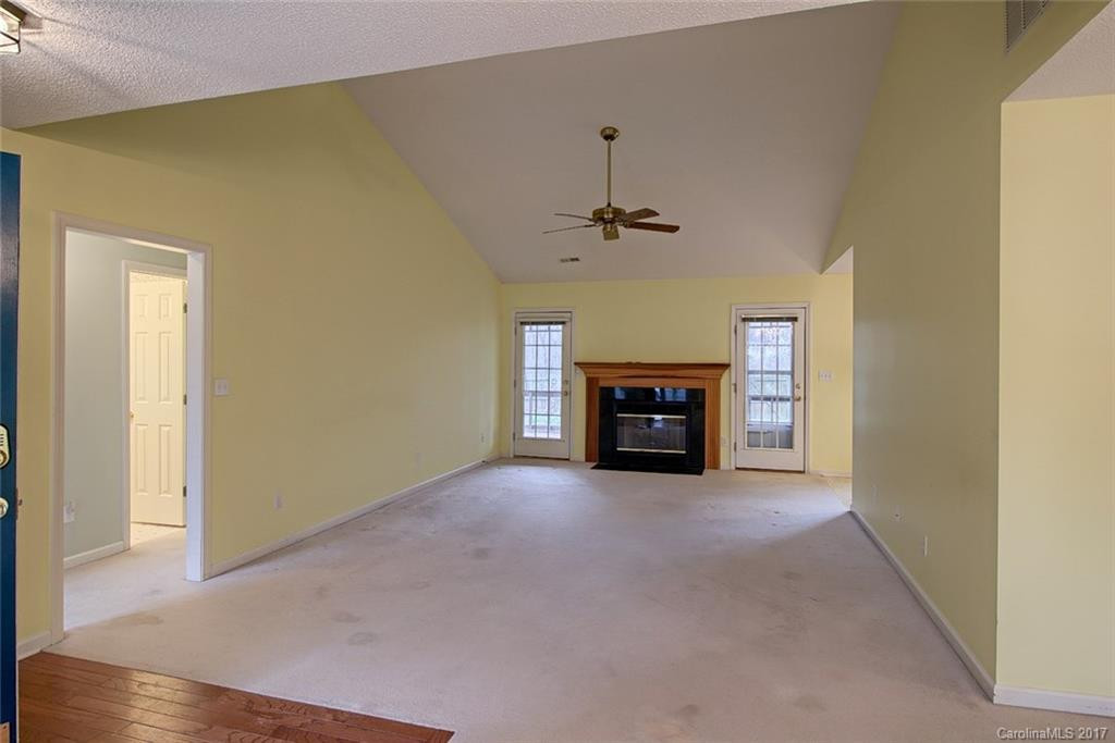 1022 Thorncrest Drive - Photo 3