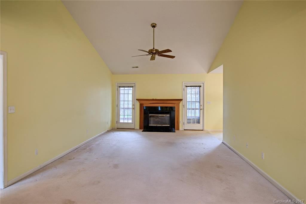 1022 Thorncrest Drive - Photo 4