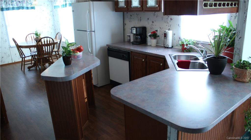 123 Maplewood Drive - Photo 2