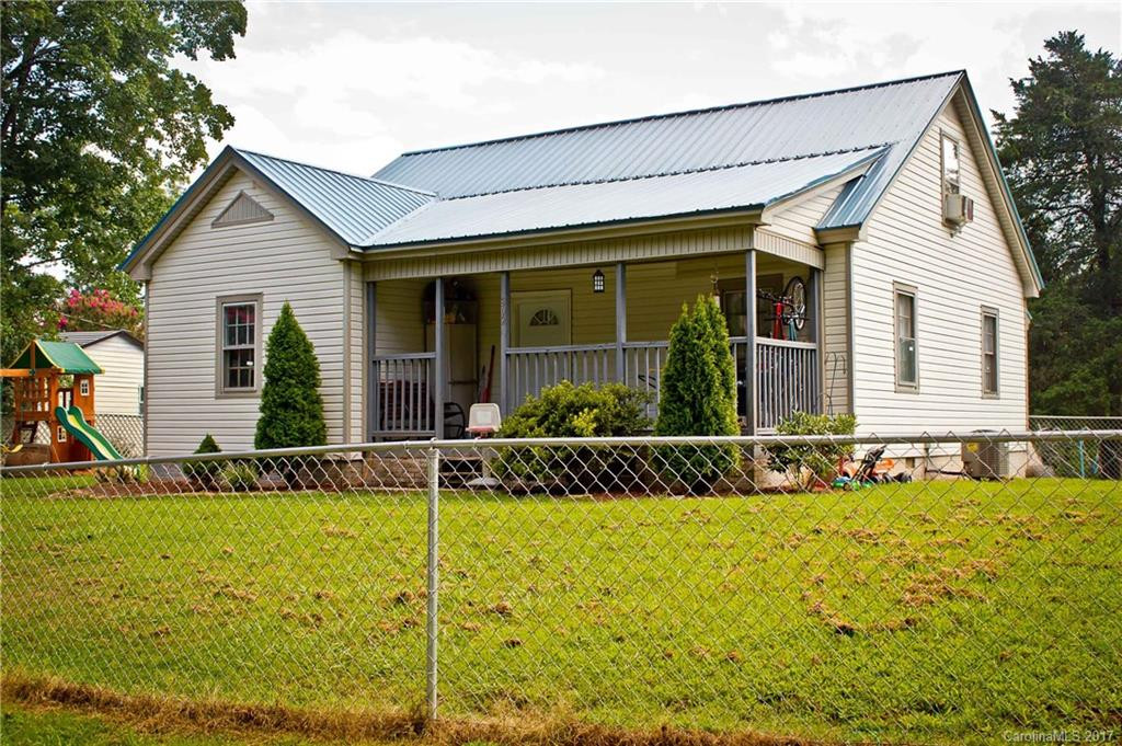 202 Hillcrest Avenue - Photo 2