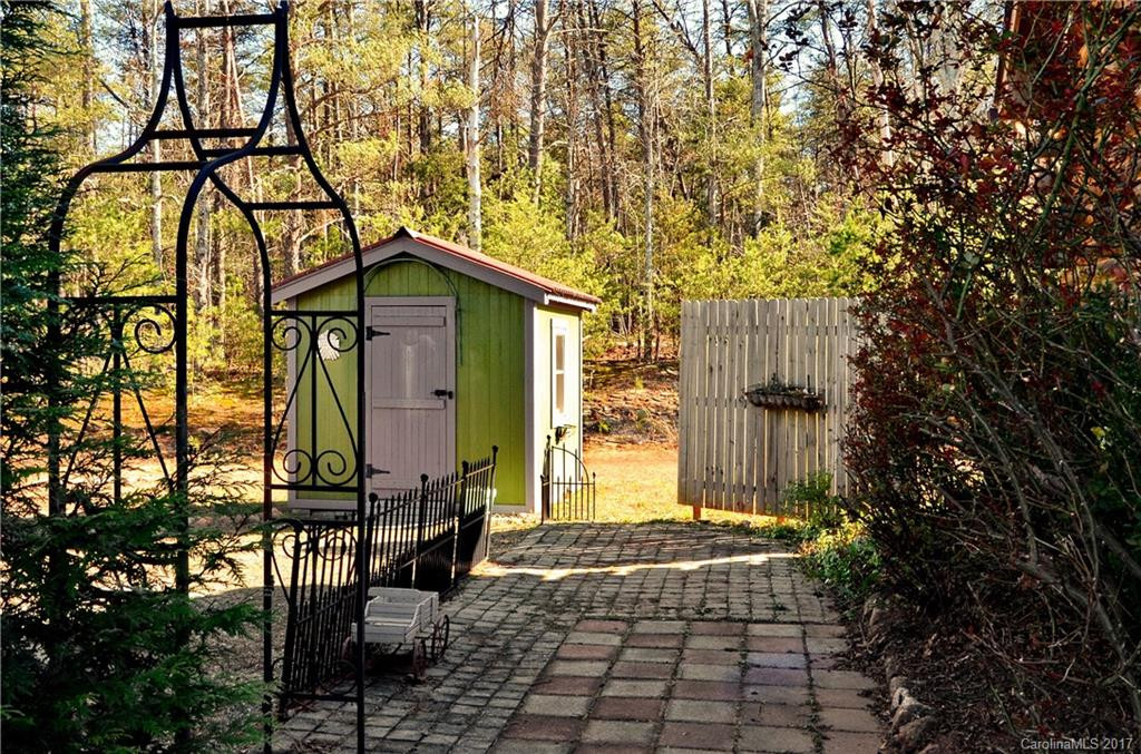 556 Emerald Parkway #27 - Photo 2
