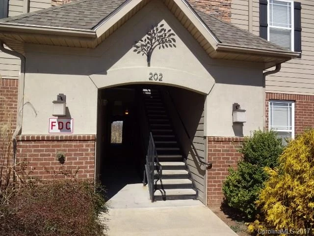202 Brickton Village Circle #202
