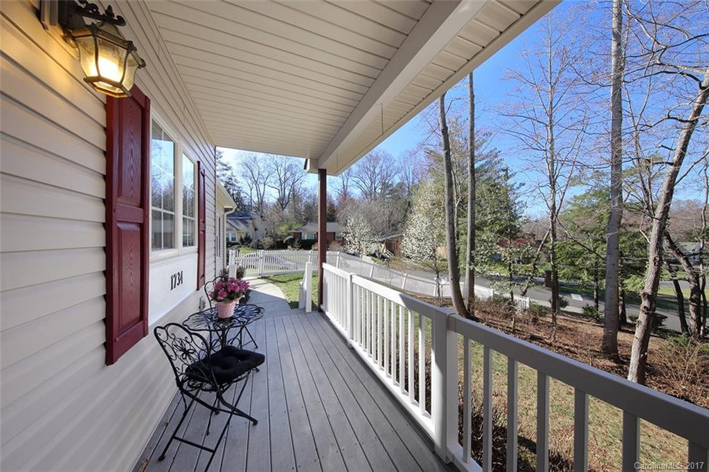 1734 Clairmont Drive - Photo 2