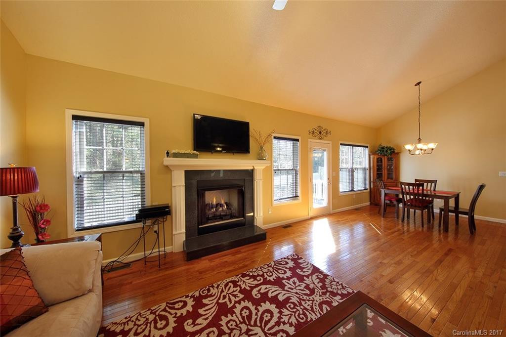 1734 Clairmont Drive - Photo 3